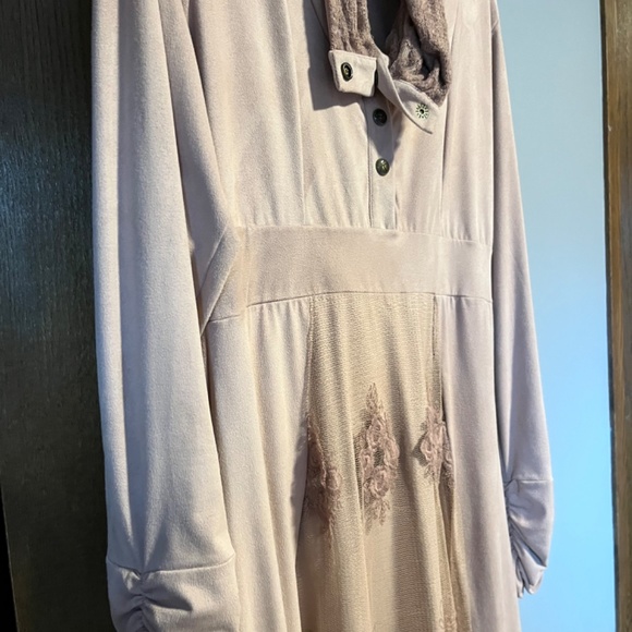 Fancy and formal dress - Picture 2 of 4